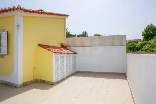 Moradia T2+1, em Sapataria, Sobral de Monte Agraço