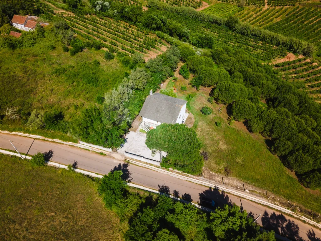 Moradia Isolada com Terreno de 9.840 m² em Barreiras – Cadaval