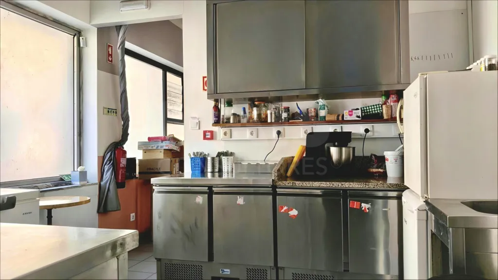 Trespasse | Rest. / Café em Pleno Funcionamento (Centro - Lourinhã)