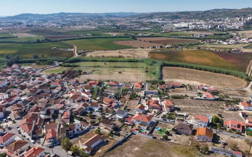Moradia T3+1 no Camarnal- Alenquer