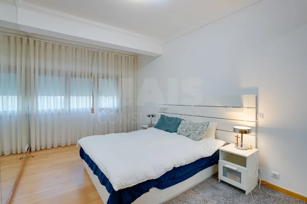 Apartamento T3 Mobiliado | Famões - Urb. Courela dos Fornos