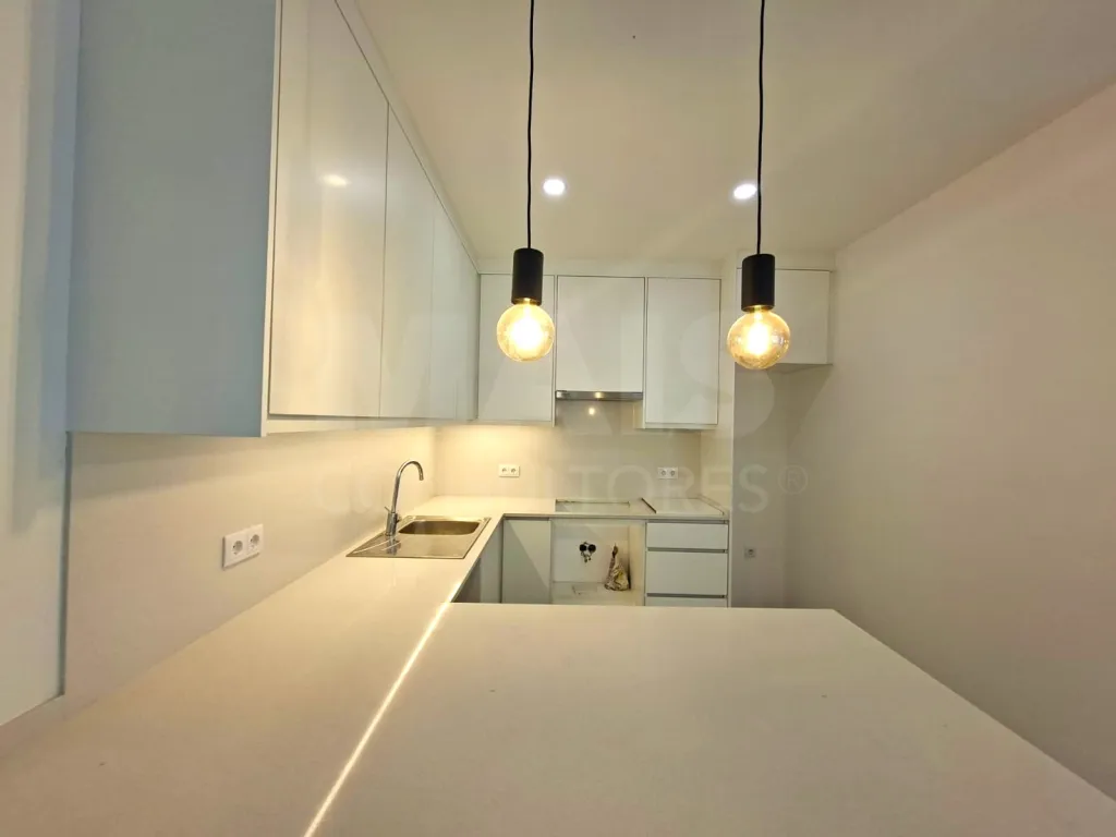 Apartamento T1 Renovado em Atouguia da Baleia