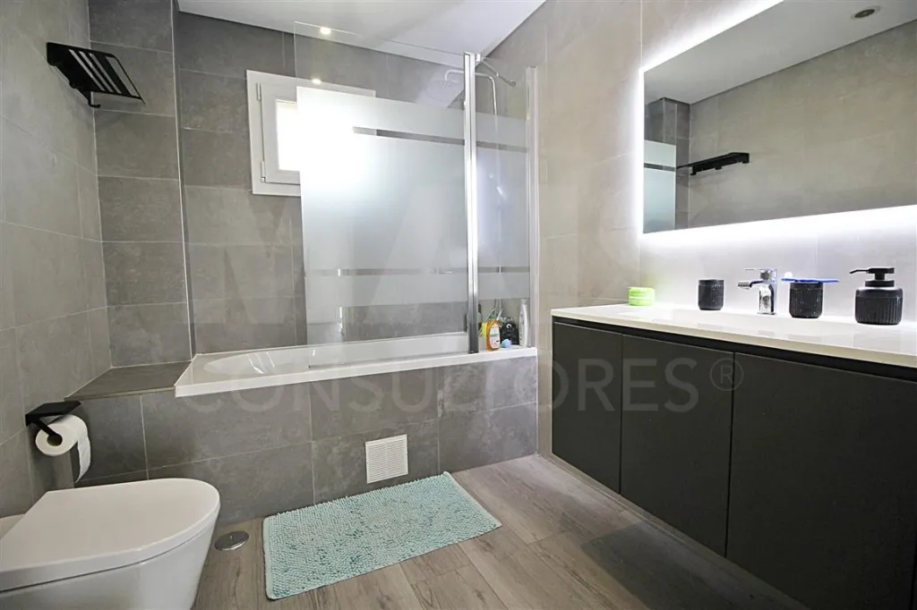 Moradia T4+1 com Quintal e Espaço para Piscina | Famões (Pontinha)