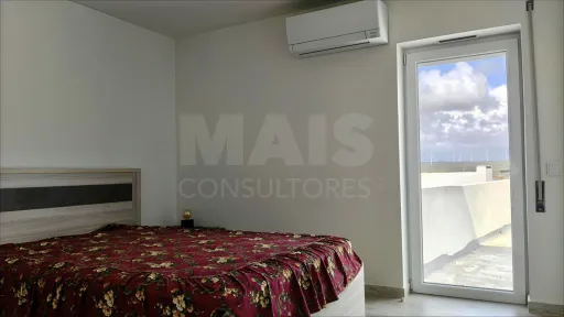 MORADIA T3 Remodelada, Mobilada c/ Suite Master, Terraço, Garagem, Vista Serra, Perto das Praias!