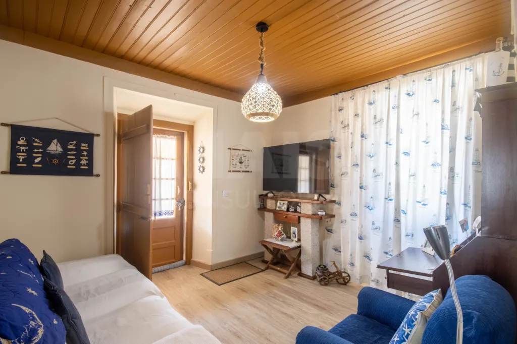 Moradia T2 + 1 com armazém de 138m²