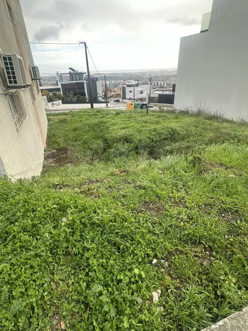 Terreno urbano de 305 M² com vista deslumbrante em Odivelas