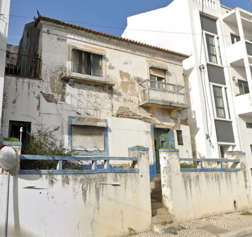 Moradia T2 em Ruinas situada em Coruche