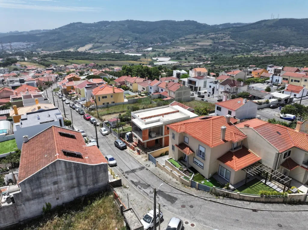 Moradia T4 c/ Suite, Jardim, Piscina & Parqueamento!