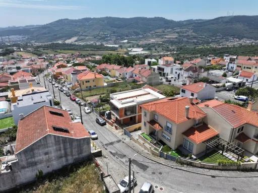 Moradia T4 c/ Suite, Jardim, Piscina & Parqueamento!
