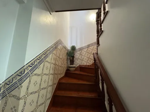 Moradia T3 com sótão e garagem em Casais do Júlio