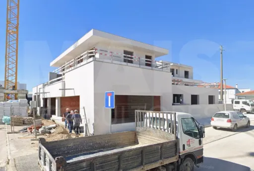 New 3 bedroom apartment with private garage and large balcony in Ferrel near Baleal