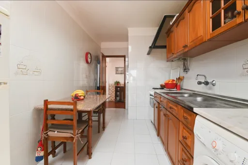 T3 Amplo em São Domingos de Rana com parqueamento