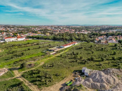 Terreno urbano com 4.880m2 em Alcabideche