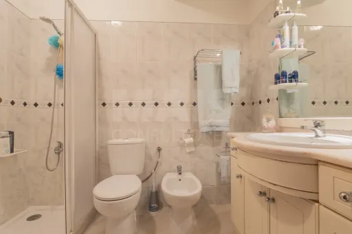 One-bedroom apartment with a fireplace, balcony, and storage room — Agualva-Cacém, Anta area