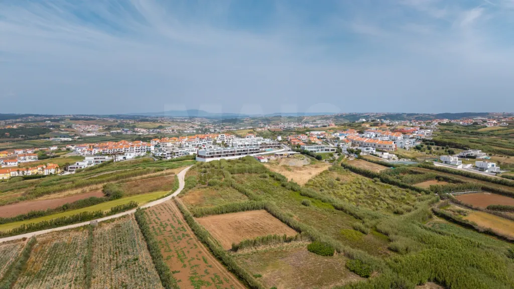 Moradia T4 com Vista Mar, Jacuzzi Panorâmico e Energia Solar | Lourinhã