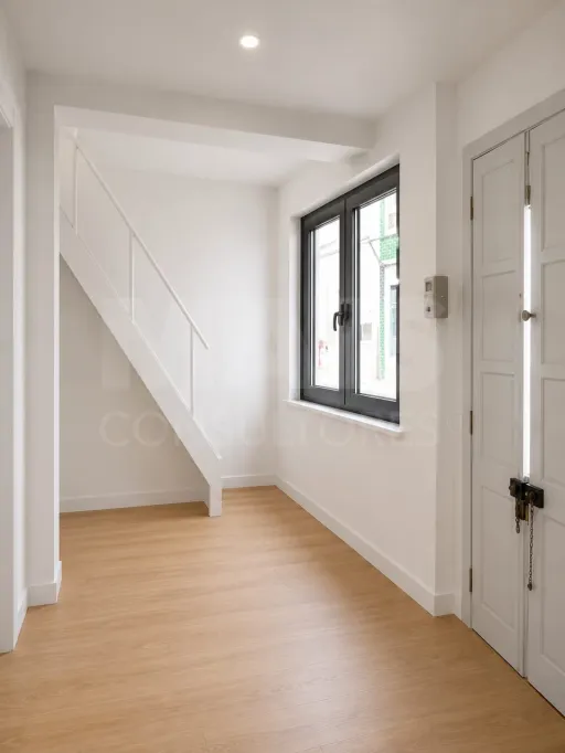 Moradia T2 + 1 Remodelada no centro de Alhandra.