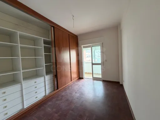 Apartamento T4 em Carnide