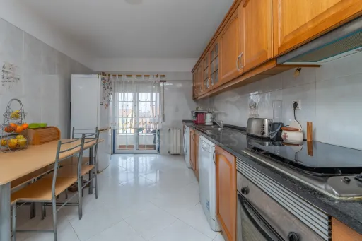 Apartamento T1 com parqueamento em Samora Correia