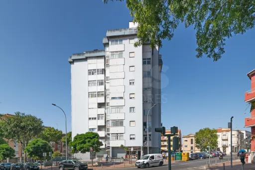 4 bedroom apartment with terrace