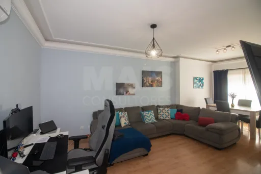 Modern 2-Bedroom Apartment with Garage | A-da-Beja, Amadora