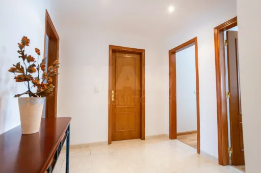 Apartamento T3 com excelente localização no Porto Alto