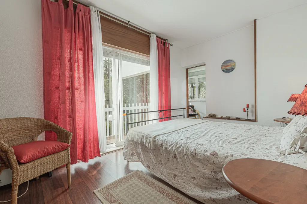 Moradia Contemporânea com terreno 700m2 em Soltroia – Próxima da Praia