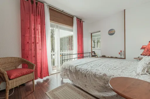 Moradia Contemporânea com terreno 700m2 em Soltroia – Próxima da Praia
