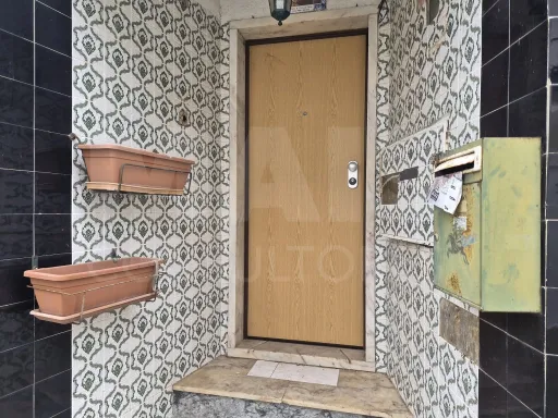 Oportunidade de Investimento em Vialonga – Moradia T2 para Remodelação