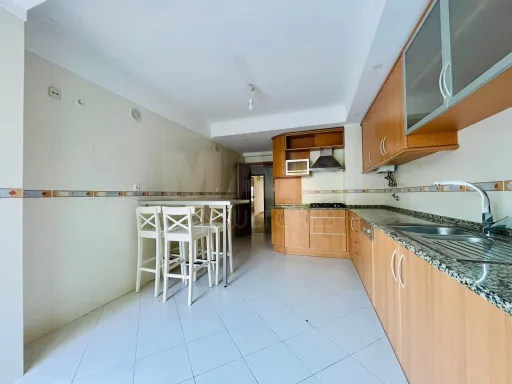 T2 Vialonga com terraço e box - Flamenga