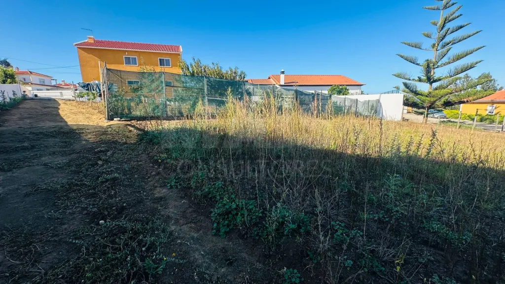 Terreno com 6.042 m² | Potencial de Construção | Santa Bárbara, Lourinhã
