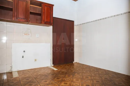 Moradia T2 para Remodelar – Pocariça, Olhalvo