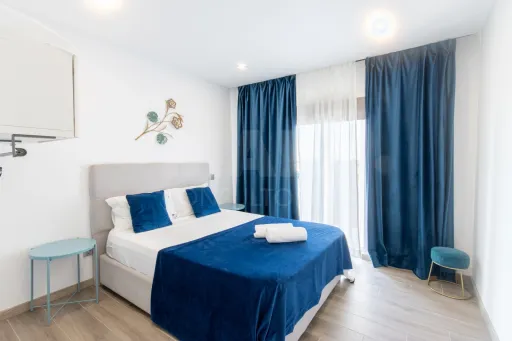 Propriedade com 3 apartamentos e piscina em Óbidos