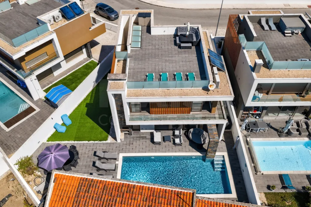 Moradia T4 com Piscina e Rooftop a minutos da Praia | Salir do Porto