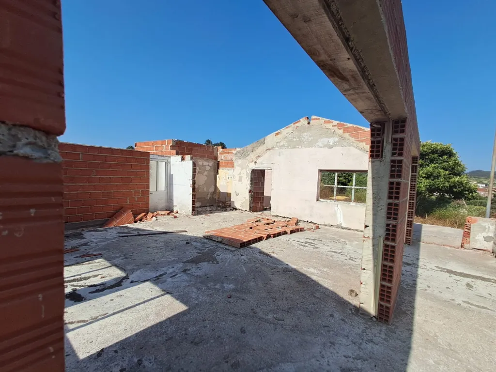 Moradia em construção em Salir de Matos