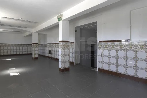 Espaço Comercial 115 m² na EN10 | Localização Premium e Máxima Visibilidade – Porto Alto
