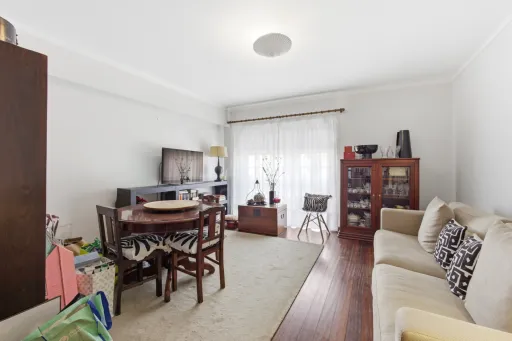 Apartamento T3 com quintal e garagem para 2 carros