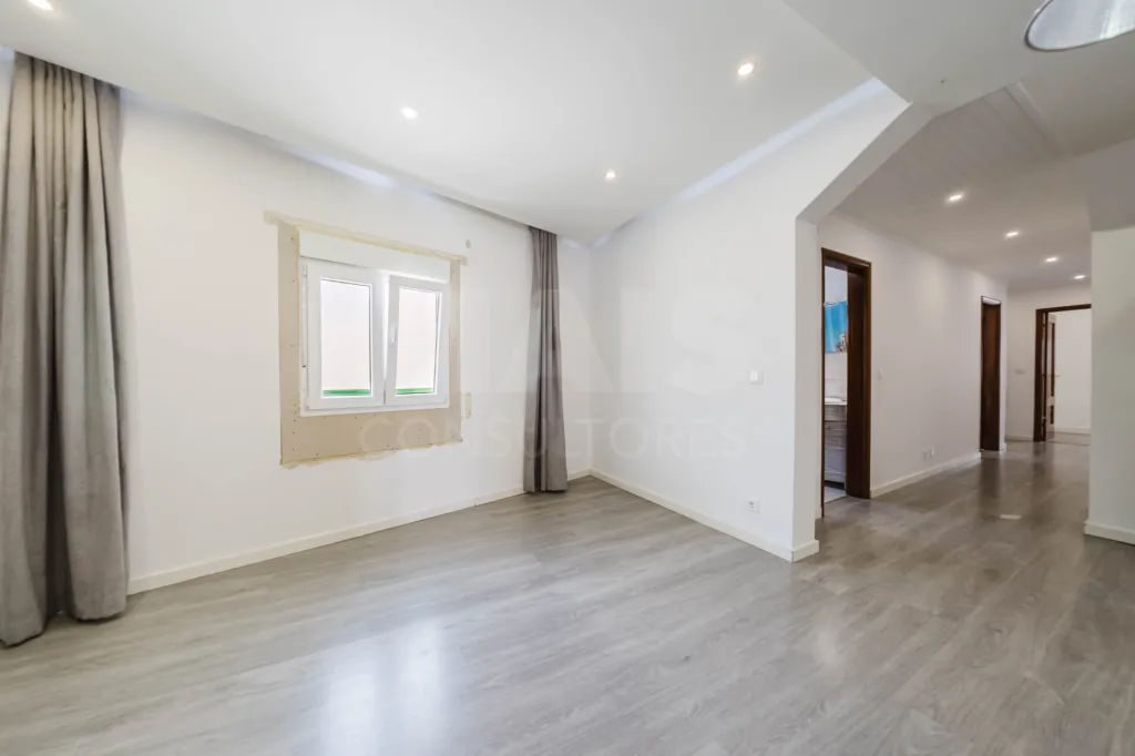 Apartamento T3 c/ terraço privado