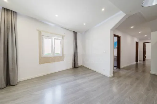 Apartamento T3 c/ terraço privado