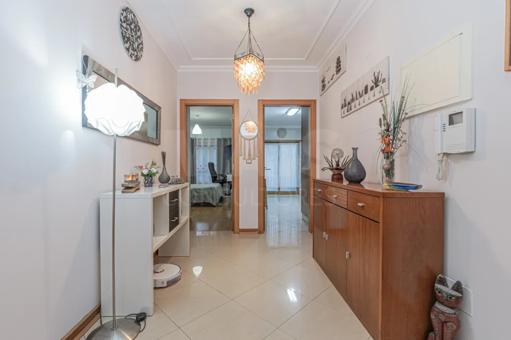 Apartamento T3 com Garagem Box e Arrecadação – São João dos Montes, Alhandra