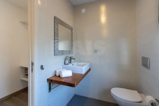 Propriedade com 3 apartamentos e piscina em Óbidos