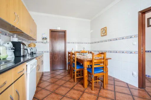 Moradia T3 isolada com Garagem na Branca