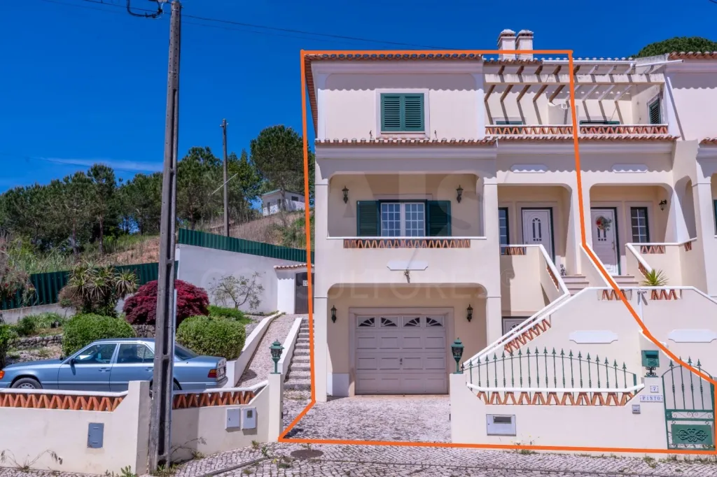 Moradia T4, centro do Cadaval, com garagem