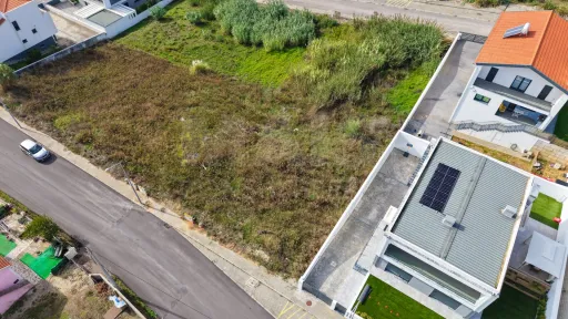 Terreno Urbano para construção de moradia unifamiliar