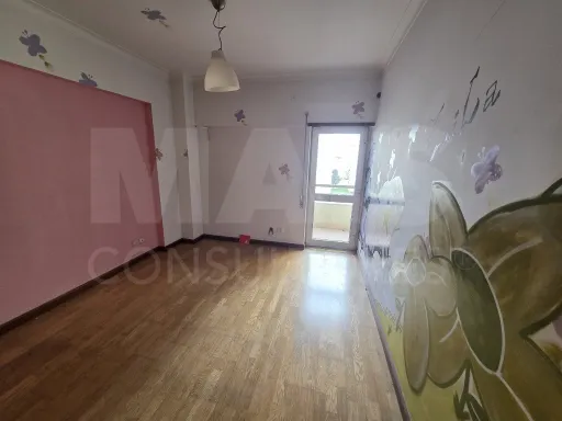 🏠 Apartamento T3 Estratégico no Carregado – Conectividade e Comodidade