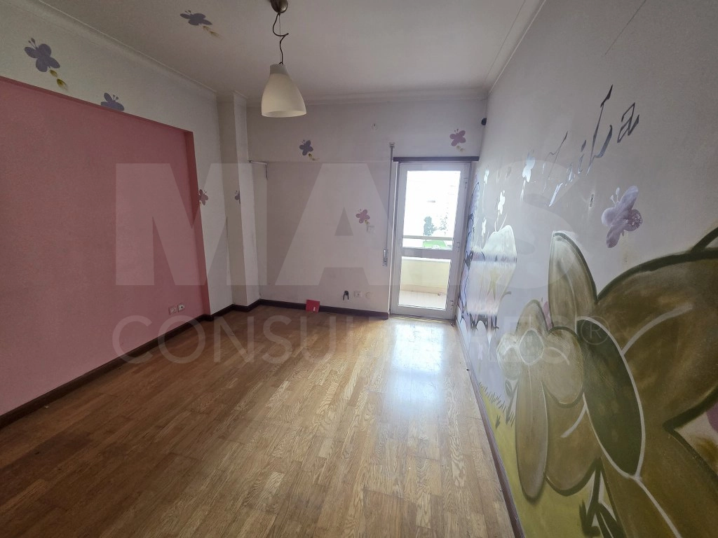🏠 Apartamento T3 Estratégico no Carregado – Conectividade e Comodidade
