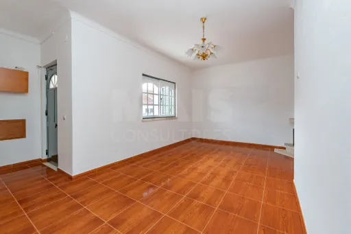 Moradia T3 com espaço exterior no centro de Salvaterra de Magos