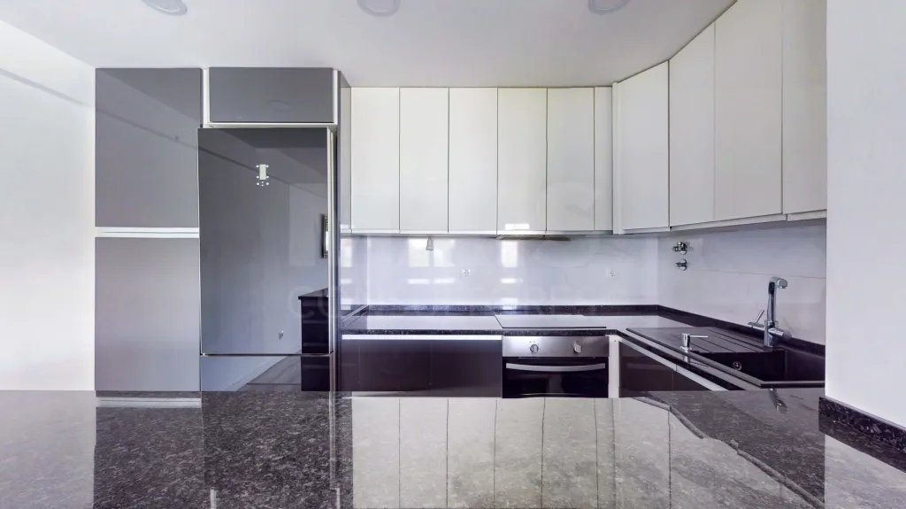 2-bedr. apartment with suite, very central in Odivelas