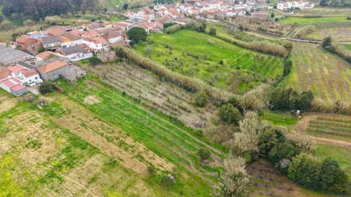 Terreno no centro da Usseira