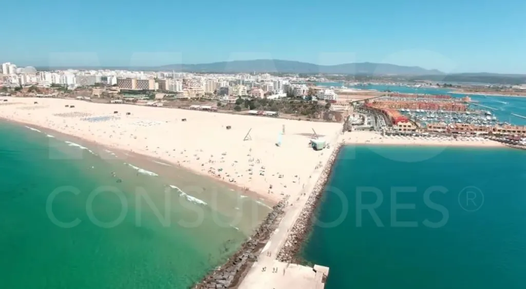 Apartamento T2 com 1 Lugar de Estacionamento  e Varanda | Próximo da Praia da Rocha – Encosta da Marina  - Portimão