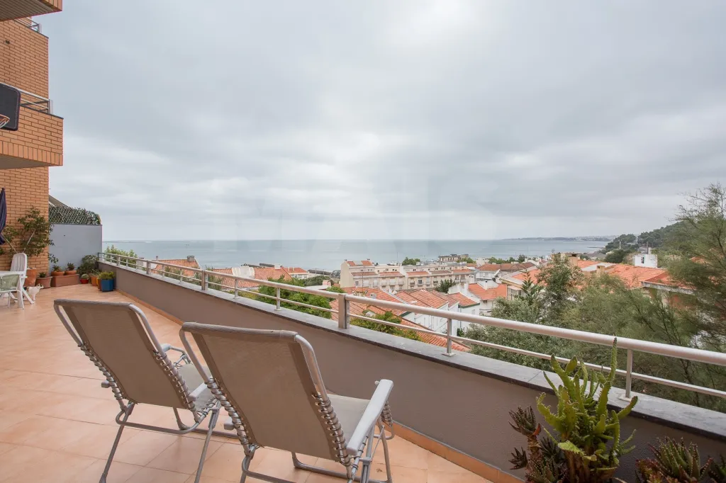 T3+1 Algés, duplex vista mar, condomínio fechado e piscina